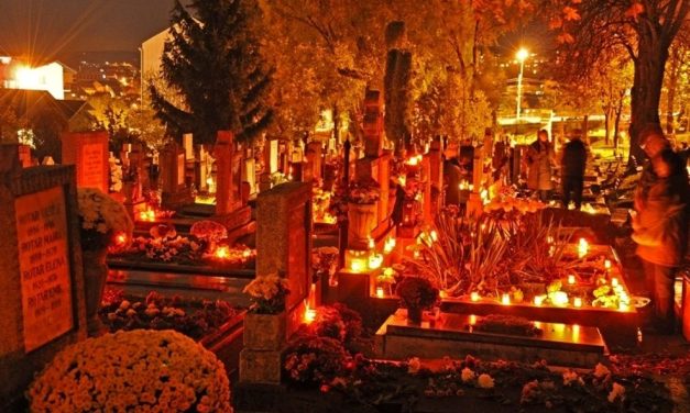 A Halottak Napja – egy régi római katolikus hagyomány, amelyet évszázadok óta őriznek, és amelyet a Bánságban és Erdélyben minden felekezet hívei átvettek
