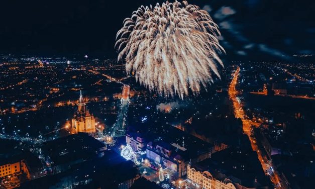 VIDEÓ Több ezren ünnepelték a 2026-os szilvesztert Temesváron: hideg, Ruslana, Lupii lui Calancea és új helyszínről indított tűzijáté
