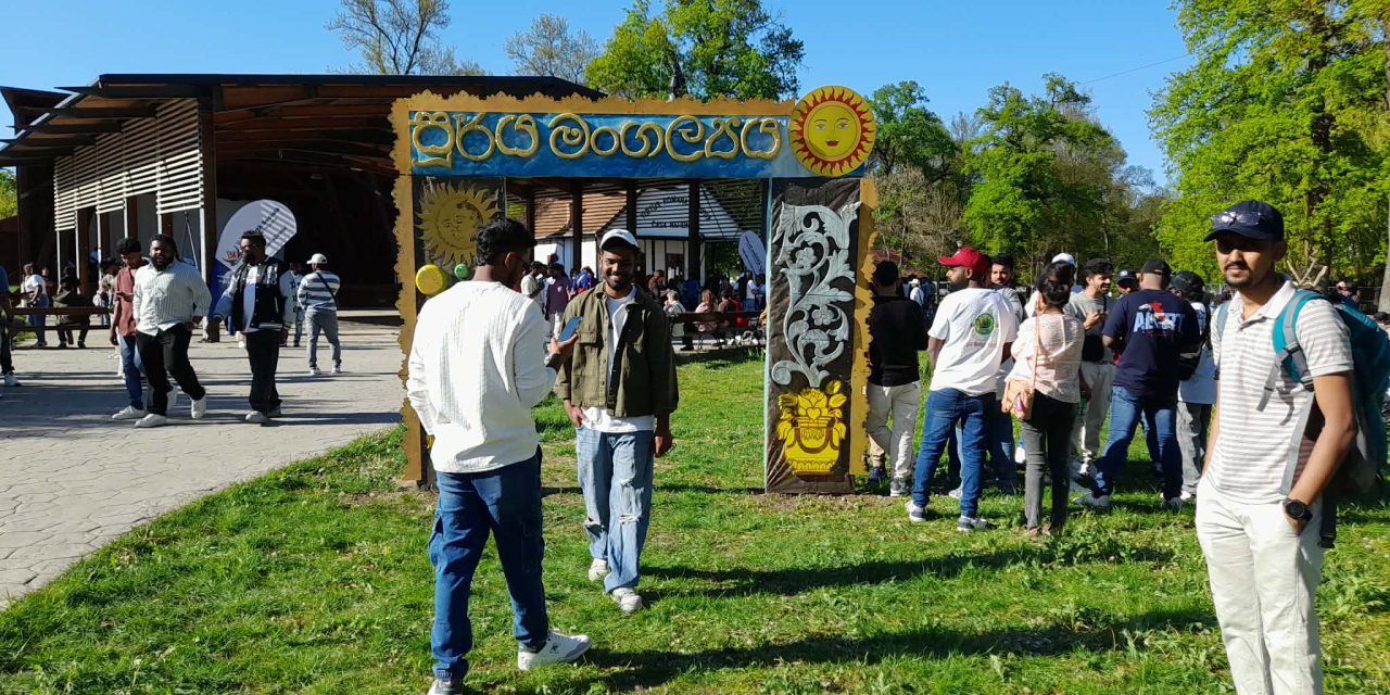 Több száz temesvári srí lankai ünnepelte a szingaléz újévet a Bánsági Falumúzeumban / A Béga-parti város második legnagyobb nem európai migránsközösségének hagyományai