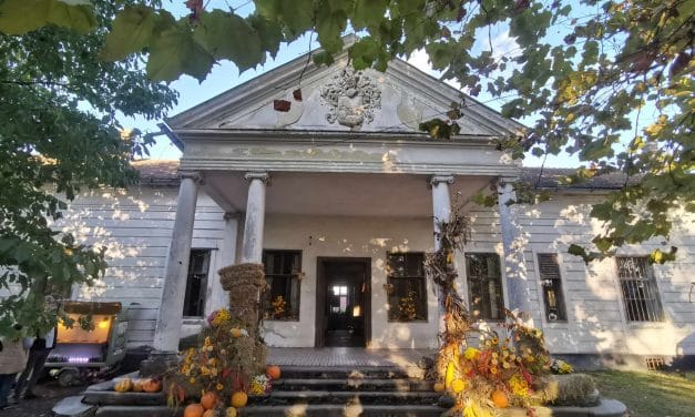 FOTO Conac nobiliar de secol XIX din Banat își deschide din nou porțile pentru public. După ce a cunoscut grandoarea și decadența, acesta va fi transformat într-un centru cultural și turistic