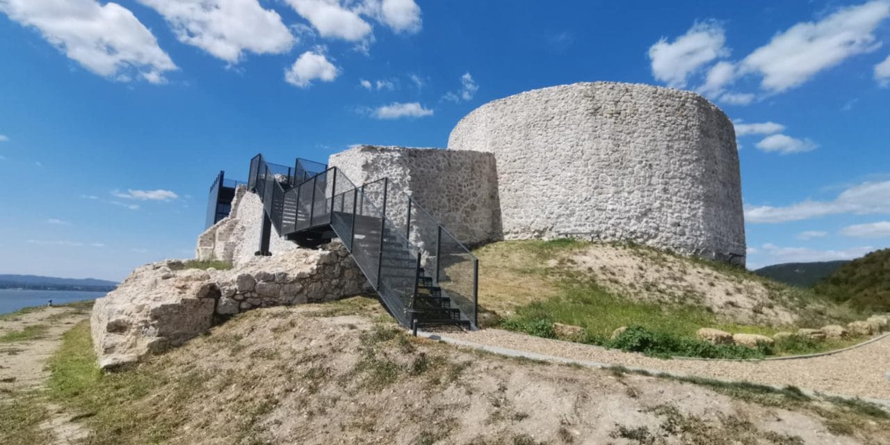VIDEO FOTO Cetatea Ladislau de pe Clisura Dunării, din Coronini, restaurată cu bani europeni