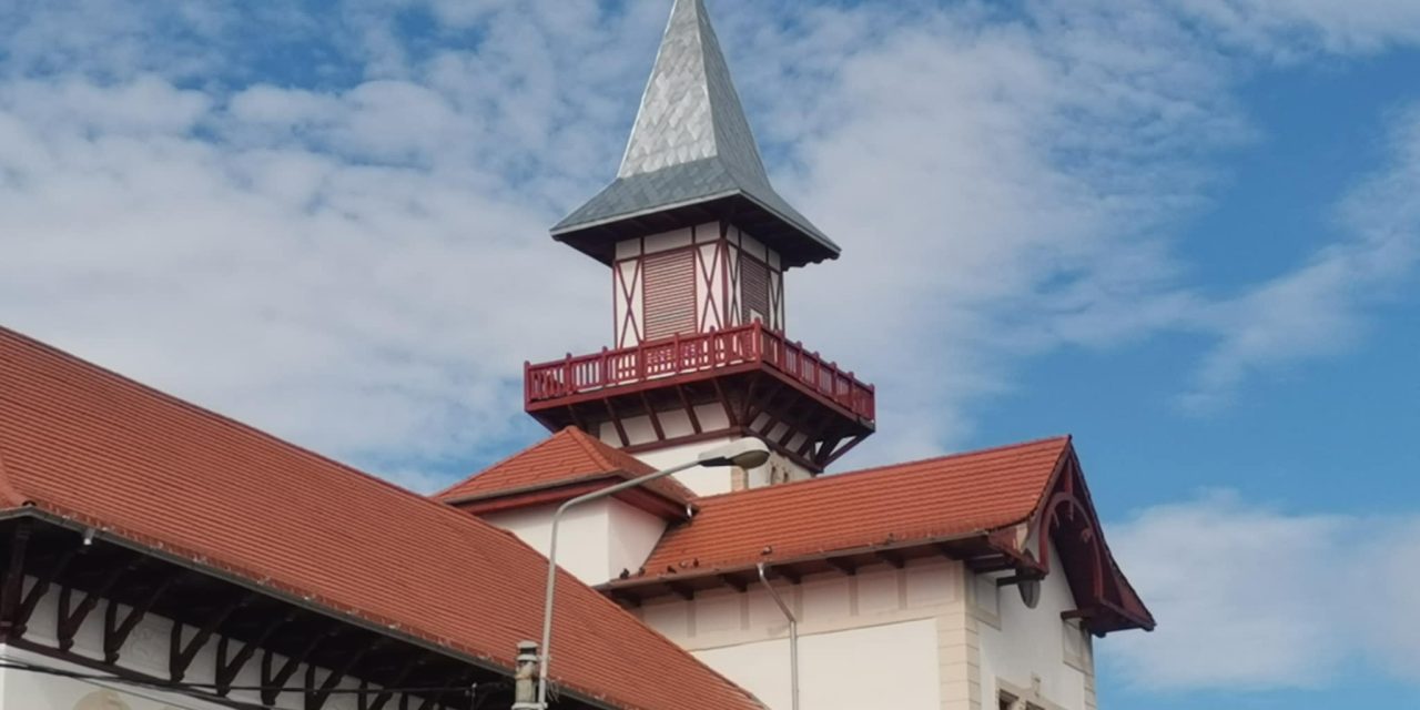 FOTÓ A Józsefvárosi tűzoltólaktanya ismét ragyog. Az 1960-as években eltűnt torony az eredeti tervek alapján újjáépült