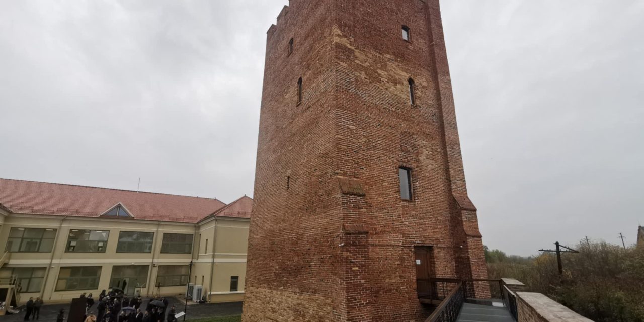 FOTÓGALÉRIA Megnyitották a csákovai védőtornyot, amelyet több mint egymillió euró értékű uniós forrásból újítottak fel