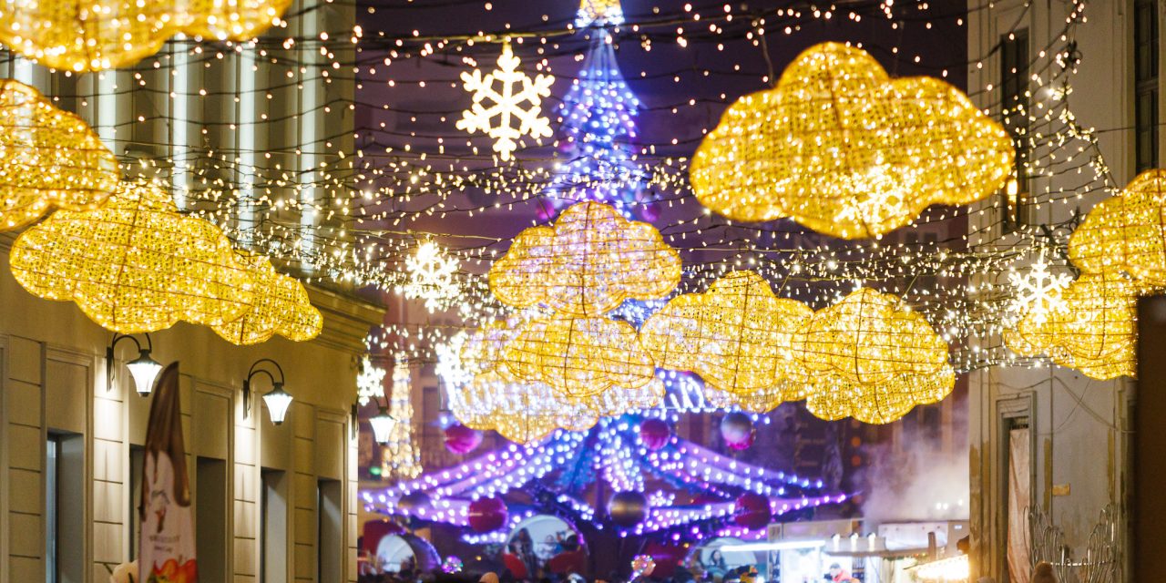 VIDEO FOTO A temesvári karácsonyi vásár. Óriáskerék, 70 árusítóházikó, korcsolyapálya és gasztronómiai zóna