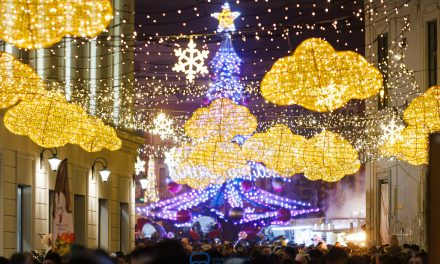VIDEO FOTO A temesvári karácsonyi vásár. Óriáskerék, 70 árusítóházikó, korcsolyapálya és gasztronómiai zóna