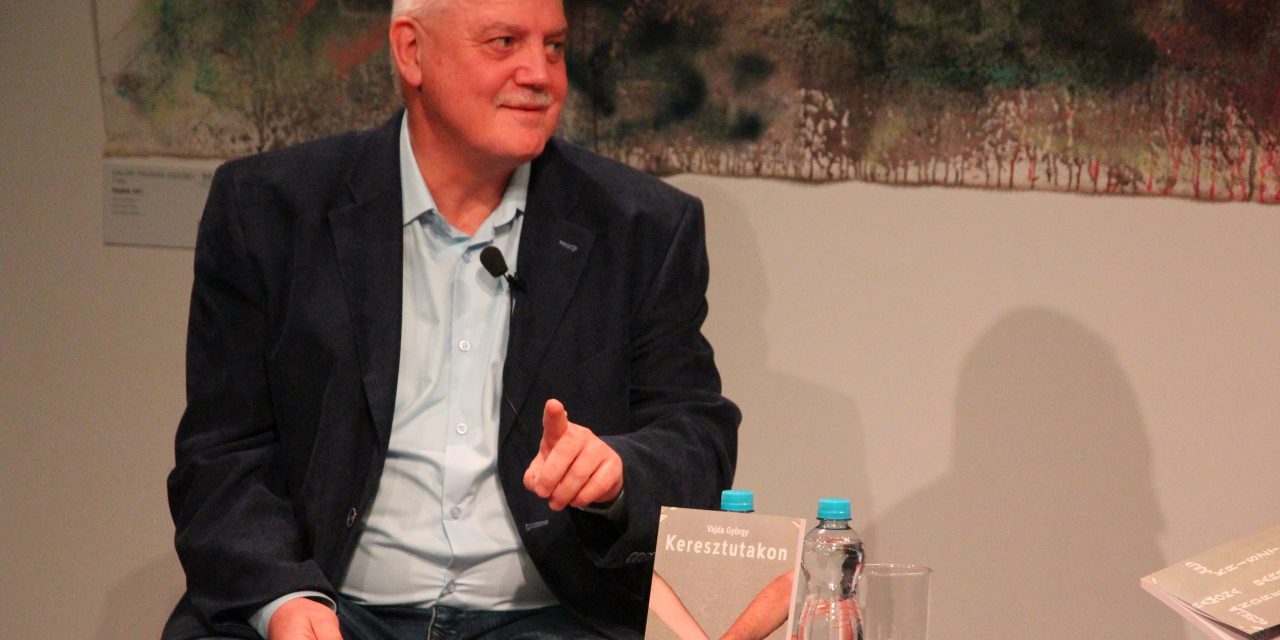 La răscruce de drumuri – nuvelă despre frământările interioare ale omului unei epoci