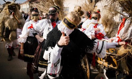 99% – Discuții despre Farsang (perioada carnavalului), despre ce tradiții și obiceiuri sunt legate de această perioadă