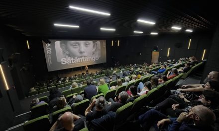 Sátántangó, egy közel 8 órás film premier vetítése a temesvári Studio moziban. Minden jegy elkelt / „Ez nem egy elmesélhető film. Ez egy megélendő film!”