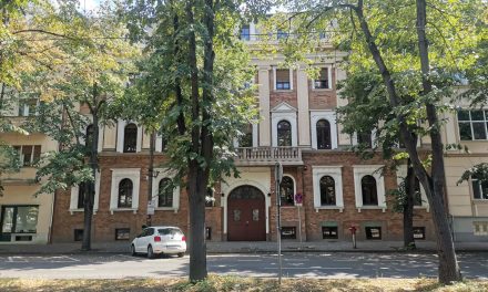 FOTÓ A felújított és átalakított Magyar Ház virágos kerttel is gazdagodott, amelyet Románia–Magyarország határon átnyúló forrásokból alakítottak ki