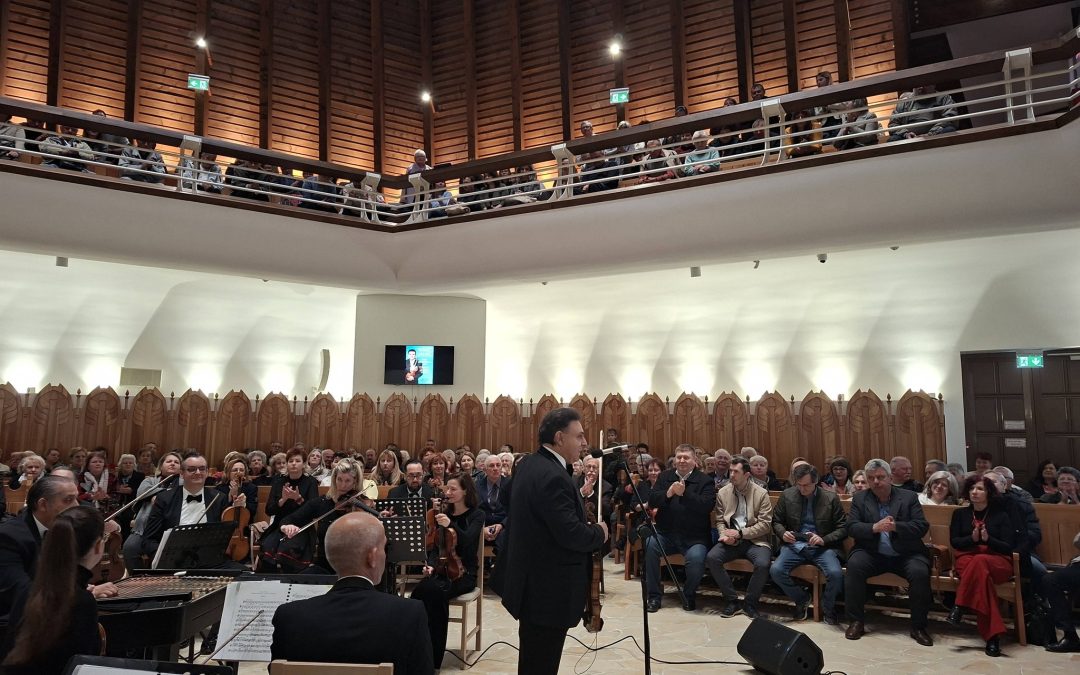 VIDEÓ A világhírű magyar hegedűművész, Mága Zoltán jótékonysági koncertet adott a temesvári Református Központban