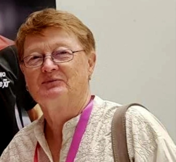 Mihalka Nóra, egykori asztalitenisz-bajnok a Magyar Ház kávéházának vendége