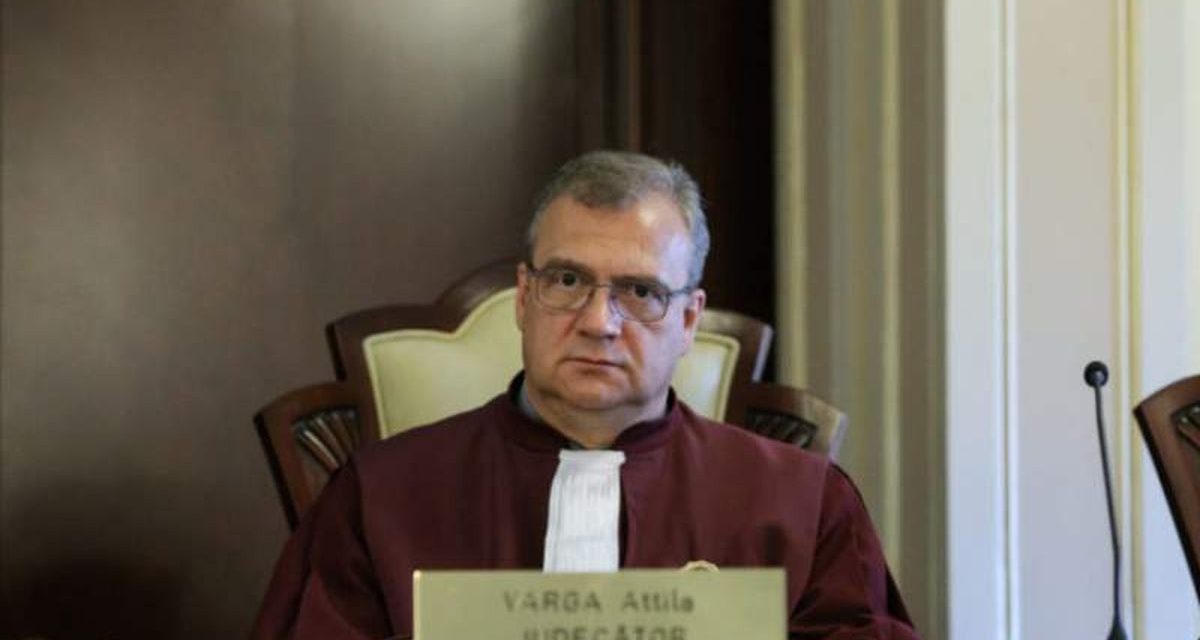 Varga Attila, volt alkotmánybíró a Közéleti Kávéház meghívottja a temesvári Magyar Házban