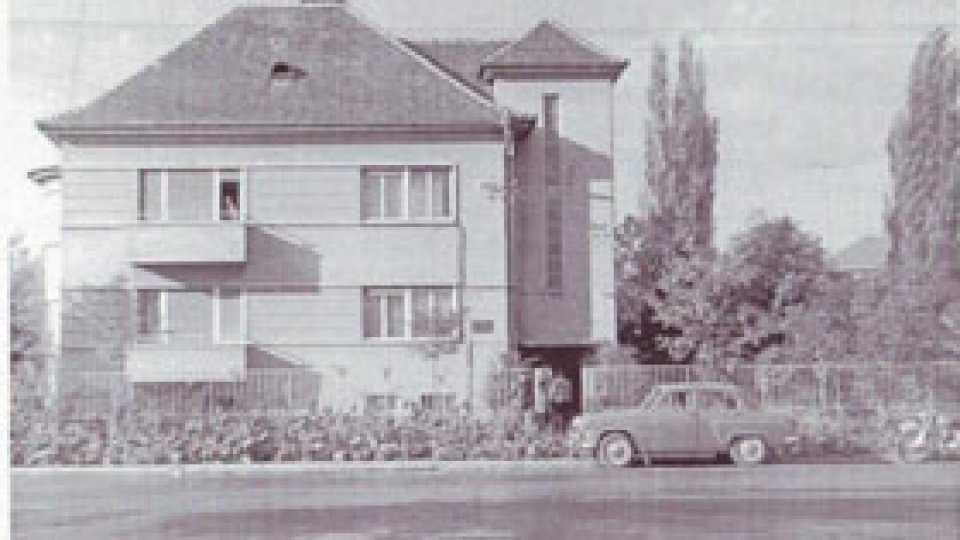 71 év a Temesvári Rádió szolgálatában. A történet jóval az első adás előtt kezdődött, és 1985-ben Ceaușescu parancsára megszakadt