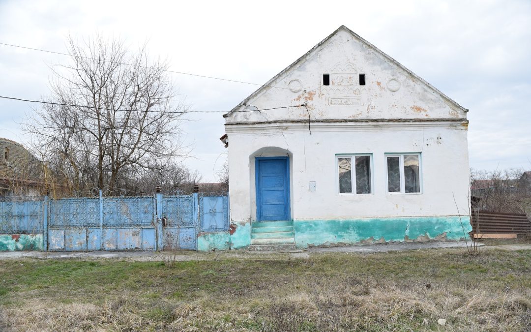 Kezdődik a Color the Village Macedónián. Több mint 400 önkéntes lepi el a temesi falut, hogy mindössze három nap alatt 30 házat újítson fel